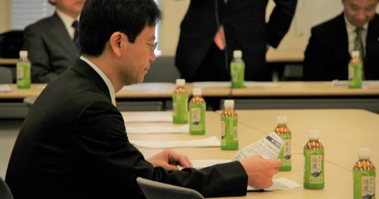 門司区のおがたふみのりさんとJR門司駅前にて朝のご挨拶、教育におけるICTの利活用をめざす議員連盟、法科大学院・司法試験法の法案を政府より聞き取り、暮らしが良くなる実感がある具体的な政策提案を　衆議院議員　きいたかし　福岡10区　(北九州市門司区・小倉北区・小倉南区)　