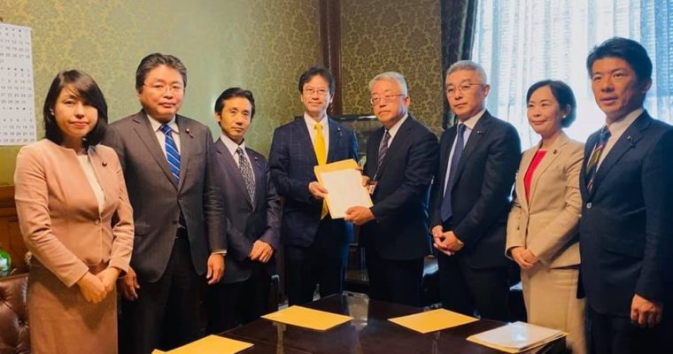 議員立法「高等教育未婚ひとり親支援法案」を衆議院に提出しました門司区・東新町1丁目交差点での朝のご挨拶、黒土始さんの大分大学名誉博士称号受称祝賀会、連合北九州小倉地区連の皆さんと長時間労働の相談ダイヤルのお知らせ配布活動　衆議院議員　きいたかし　福岡10区　(北九州市門司区・小倉北区・小倉南区)
