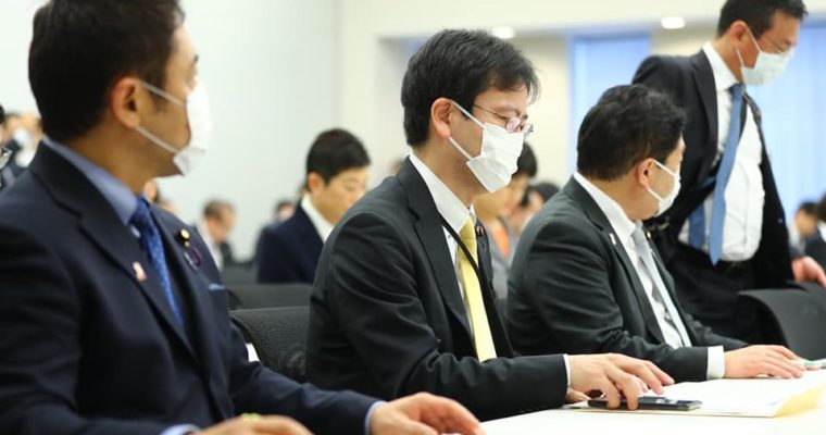 本会議質問の原稿の推敲、遅れて始まった本会議、「文化観光施設法案」の本会議質問は延期　衆議院議員　きいたかし　福岡10区　(北九州市門司区・小倉北区・小倉南区)