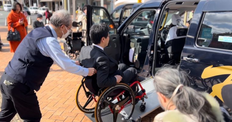 ユニバーサルデザインタクシーに試乗　衆議院議員　きいたかし　福岡10区（北九州市門司区・小倉北区・小倉南区）