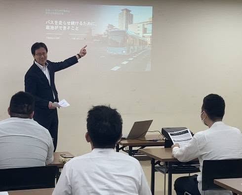 「労働組合と政治」を話す。