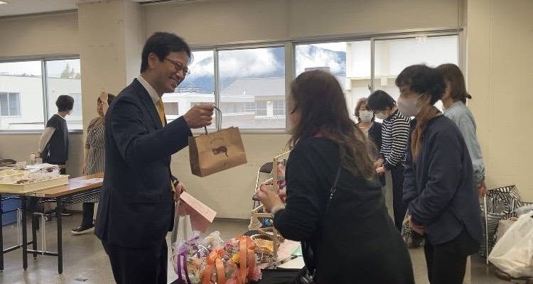 雨の週末、地域の文化祭へ。